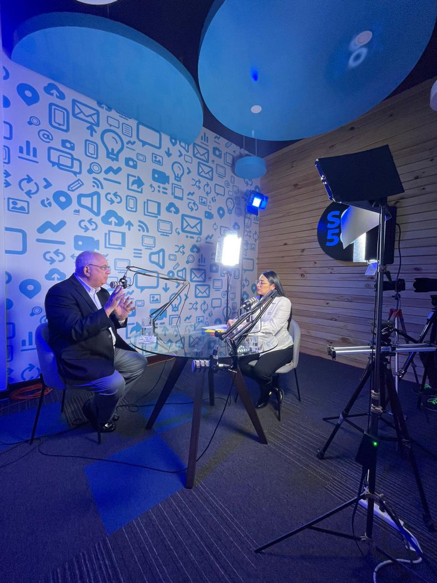 Partido_azulgt's tweet photo. Nuestro presidenciable @IsaacFarchi tuvo una entrevista en @soy_502 para dar a conocer el ABC del Plan de Gobierno del Partido Azul.
#YoNoOlvido #PartidoAzul #Isaacpresidente
#GeneracionAzul #conoceguate #guatemala #actualidadgt #elecciones2023 #partidospoliticosgt #viral https://t.co/ogcbBwaQbE