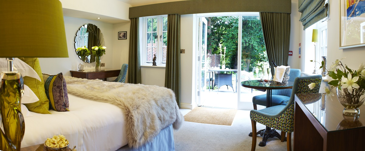 pipeandglass's tweet photo. A luxurious mid-week getaway with your own private patio... ideal for sunny days ahead.
#pubswithrooms #luxuryrooms #midweekgetaway☀️ #TuesdayTreat #wednesdayvibes #thursdayvibes #yorkshire #pubswithgardens #michelinpubs #pubswithviews #summerready #sunnyday #patioseason https://t.co/4j3snraZrp
