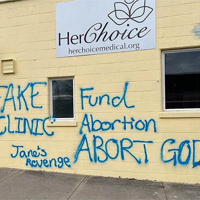 LifeIssuesUSA's tweet image. A pro-abortion extremist left the mutilated bodies of animals on the lawn at a pregnancy center in Orlando.

A pregnancy center in Ohio was vandalized with messages that read “fund abortion” and “abort God.”

Full story. 🔽
lifeissues.org/2023/05/mutila…

#PregnancyHelp #PregnancyCenter