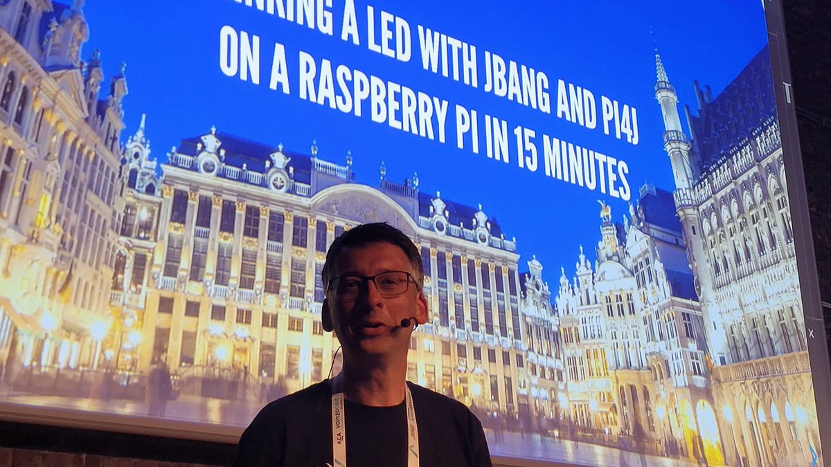 TCoolsIT's tweet photo. It's him! @foojayio podcastmaster, technical writer, #pilover, @Java_Champions and allround great guy: @FrankDelporte. 🤩
(I am a little biased... but I am happy to see him here!) https://t.co/o50zLzhksP