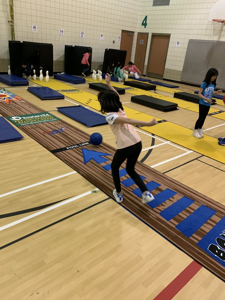 JKlym73's tweet photo. Tried my best to recreate some bowling vibes last week in #physed class! #WinnipegSD #wsdpe https://t.co/FEH4fj8Ww0