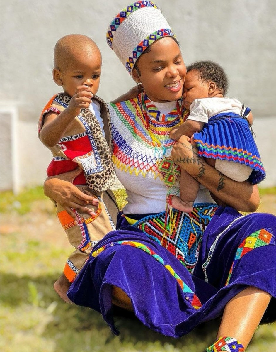 joy_zelda's tweet photo. Shoutout to any woman who's not afraid to start life from scratch.That says she's strong &amp; loves herself enough to dust herself off &amp; try again.And doing it in front of the world watching her,is such a great amount of Strength that I admire Love you Londie ❤ 
Dineo Ranaka Venda https://t.co/zSxEChtq5e