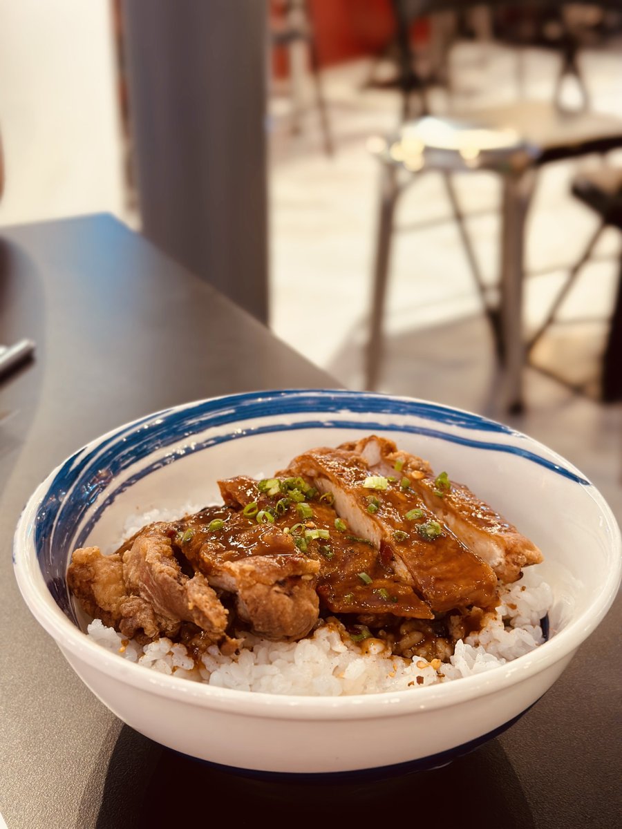 Tick_Atiwat's tweet photo. อร่อยเลย รสชาติแปลกใหม่ ชอบๆๆ #หมาน  #หมานขอให้โชคดี #MHAN #mhanasianstreetfood #mhanstirfriednoodle #streetfood #thailand #Bangkok  #SiamCenter #asianstreetfoodth  #iPhone #iPhone14Serise #iPhone14Pro #Apple #ShotOniPhone #ShotOnIPhone14Pro https://t.co/klF8XZxoNc