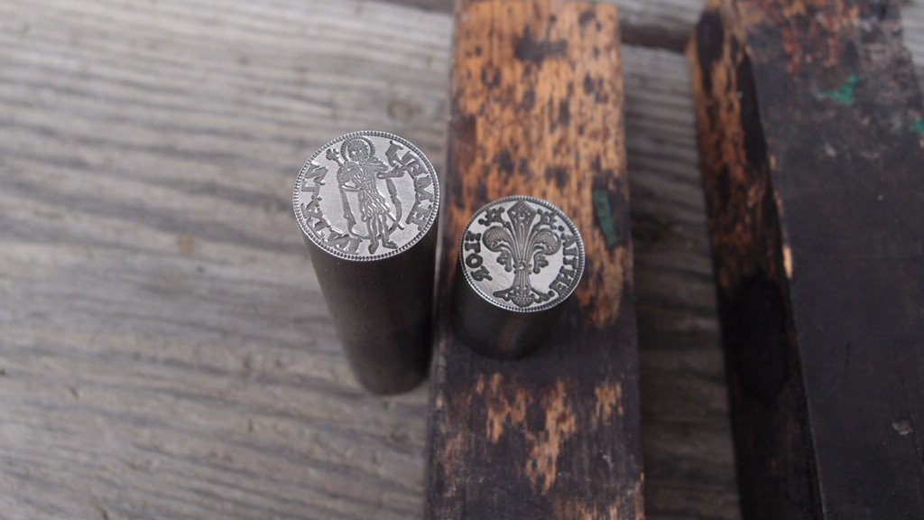 We finally received our coin press! Soon you will be able to see our beautiful "florins" on events :)