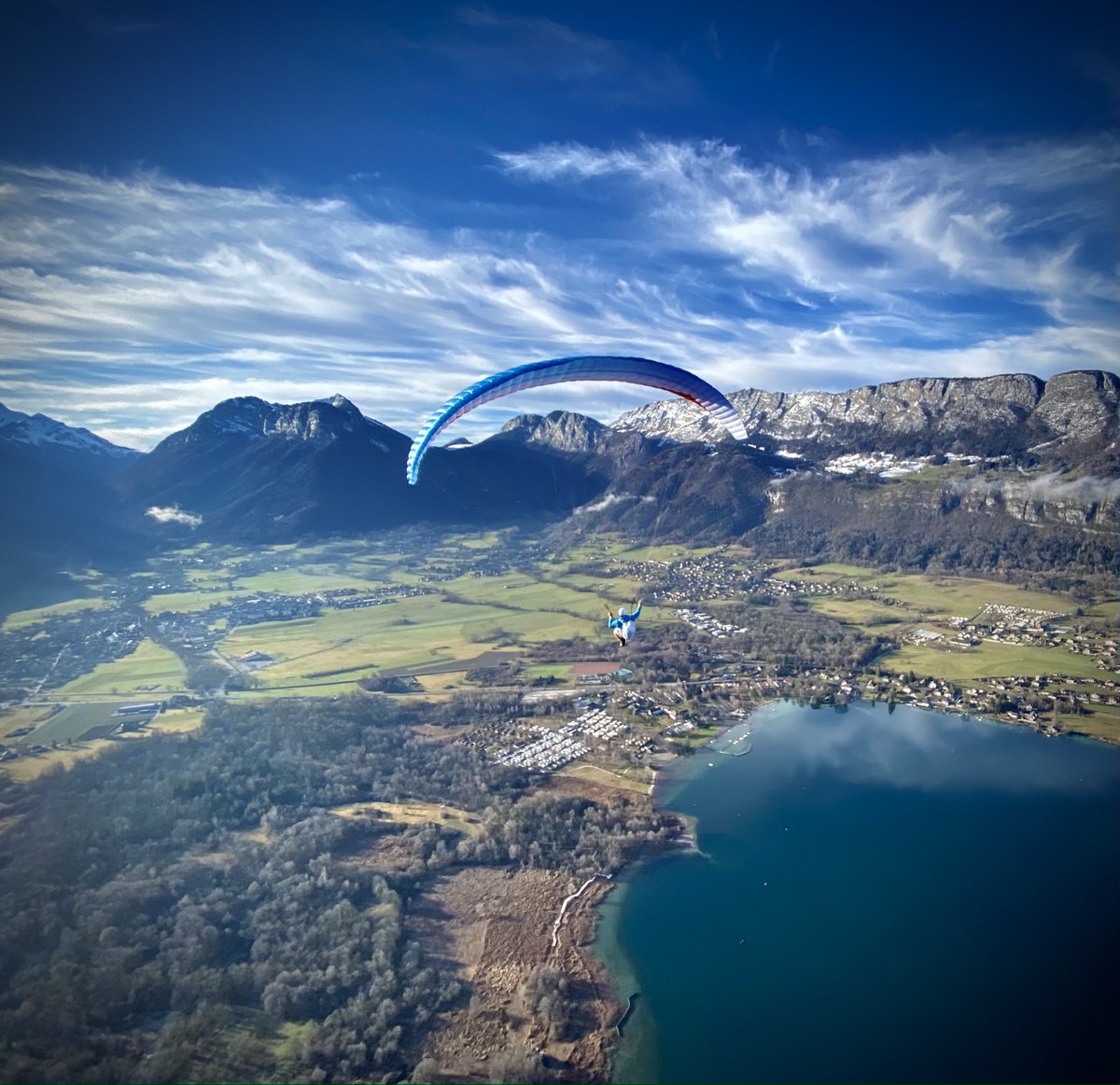 On vous attend pour voler !  #sourceslacannecy #annecymountains #savoiemontblanc