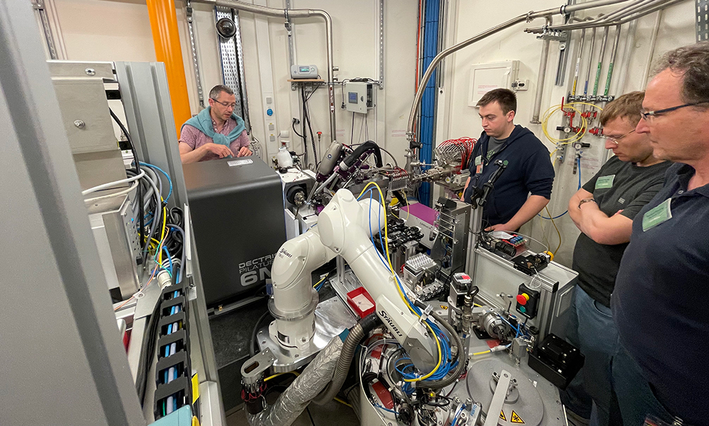 EMBLGrenoble's tweet photo. Today, our guests were introduced to @EMBL Grenoble and @ESRF scientific services and facilities.

We were happy to welcome them to exchange ideas and news on instrumentation developments!

📍Day 2 of EMBL Technology Developers meeting 2023 https://t.co/mwgxhY3nvV