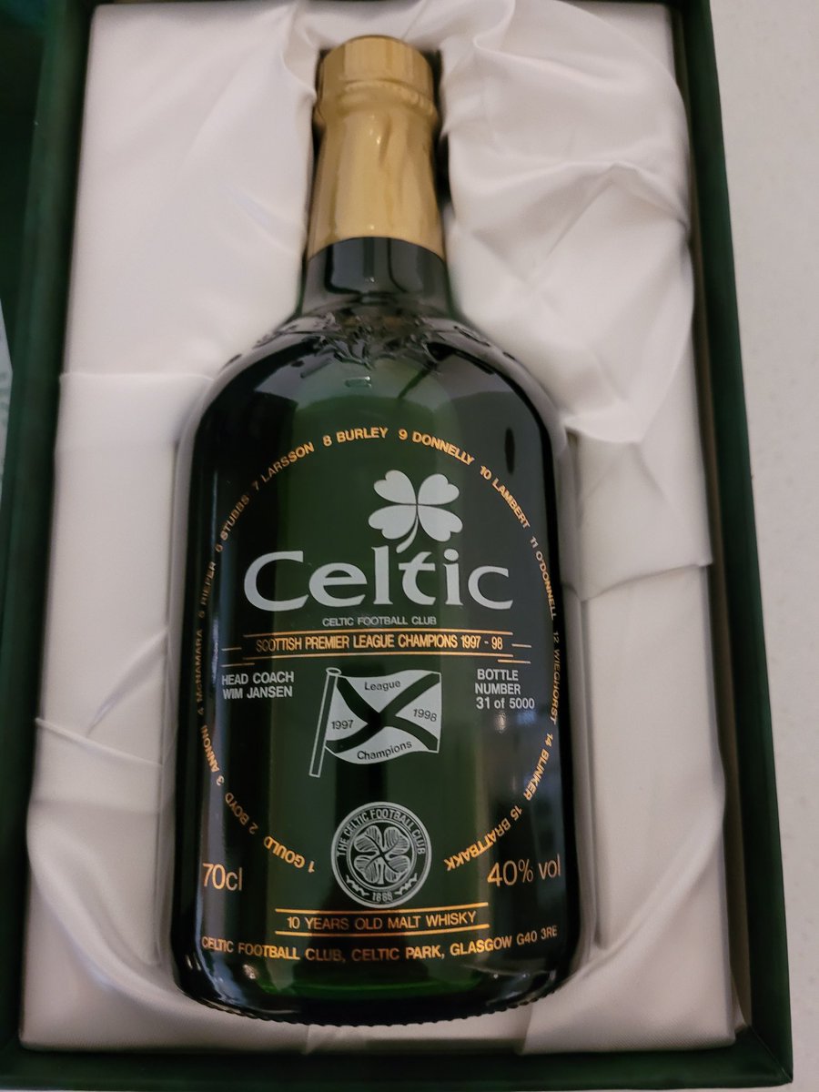 @CelticFC 
@joebloggscity @TheCelticWiki @SimonDonnelly13 @TomBoyd02 

Clearing out my late mum & dad's house, finally found  probably the most special Celtic gifts I bought for my dad,seem to remember you could only buy 2nd bottle if u got the 1st..the what a season🙏🙏💚🏆🏆😢