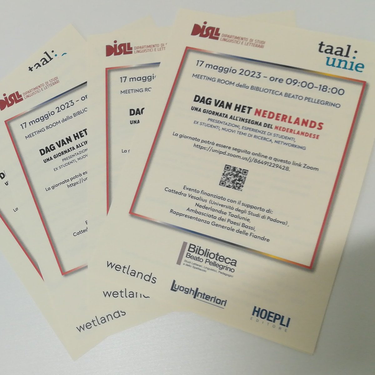 MediterraNed's tweet photo. Afgelopen week vond de tweede Dag van het Nederlands plaats aan de @UniPadova ! Hier het verslag met foto's van de dag! Gastspreker was @FrankWesterman9 https://t.co/RH34SZ6FJ5 @taalunie https://t.co/GVYQmFCPvT