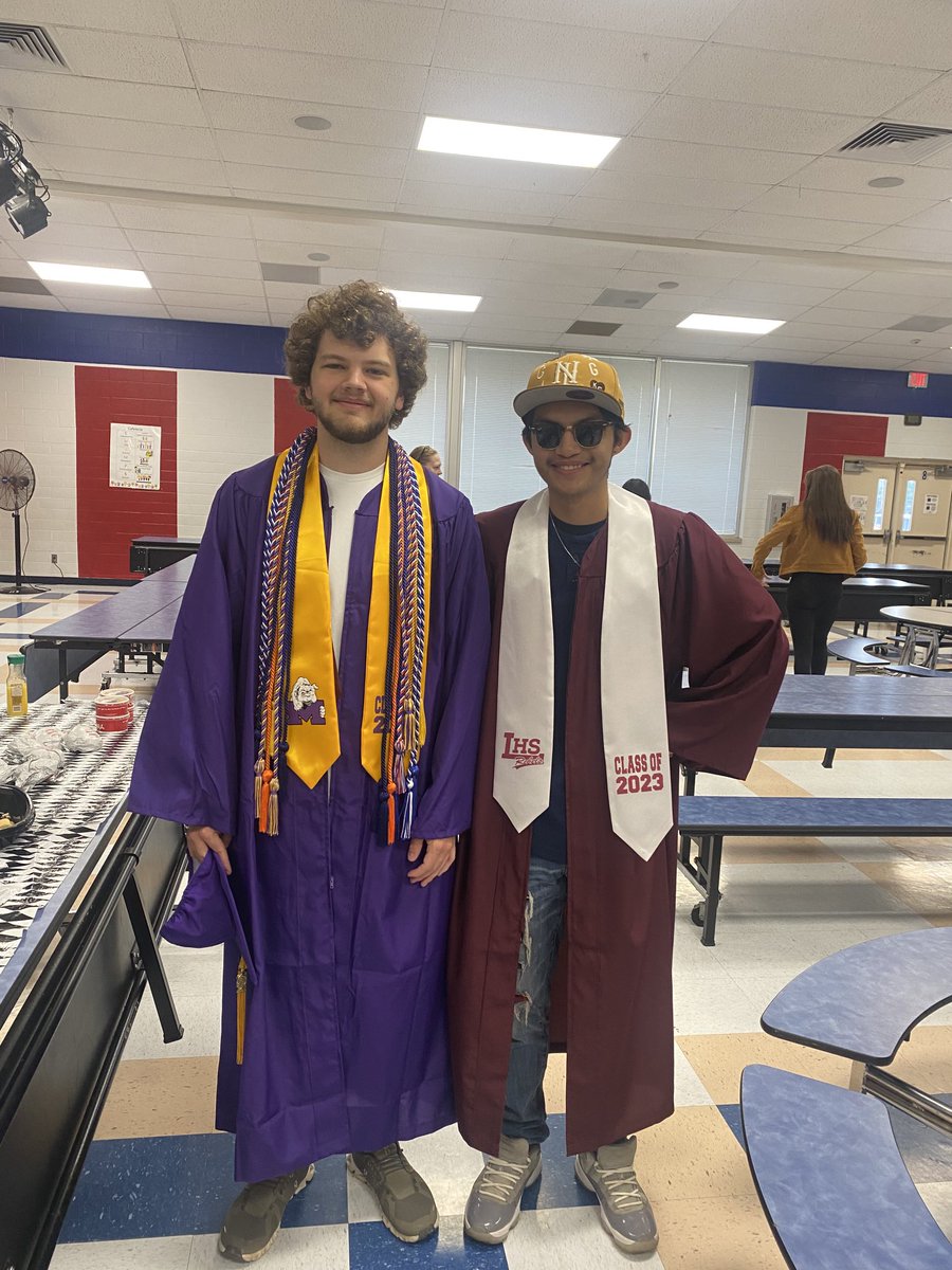 RuskPatriots's tweet photo. Our former Rusk scholars parade the halls as we celebrate their upcoming graduation! 🎉🎉🎉 https://t.co/6W3LiJfldW