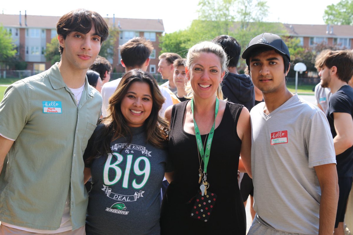 MsTKlein72's tweet photo. Congrats to the Niles West graduating seniors! We wish you the best in college and beyond! Thank you for coming back to visit! 🎓💚
Check out more pictures from the reunion! 
👇🏻👇🏻👇🏻👇🏻
https://t.co/v29NIeBaz3
@MrLopatkaFV72 @FairviewD72 @MrsAltschulSD72 @MsWalder_sd72 @mburns_17 https://t.co/V92RsHgBod