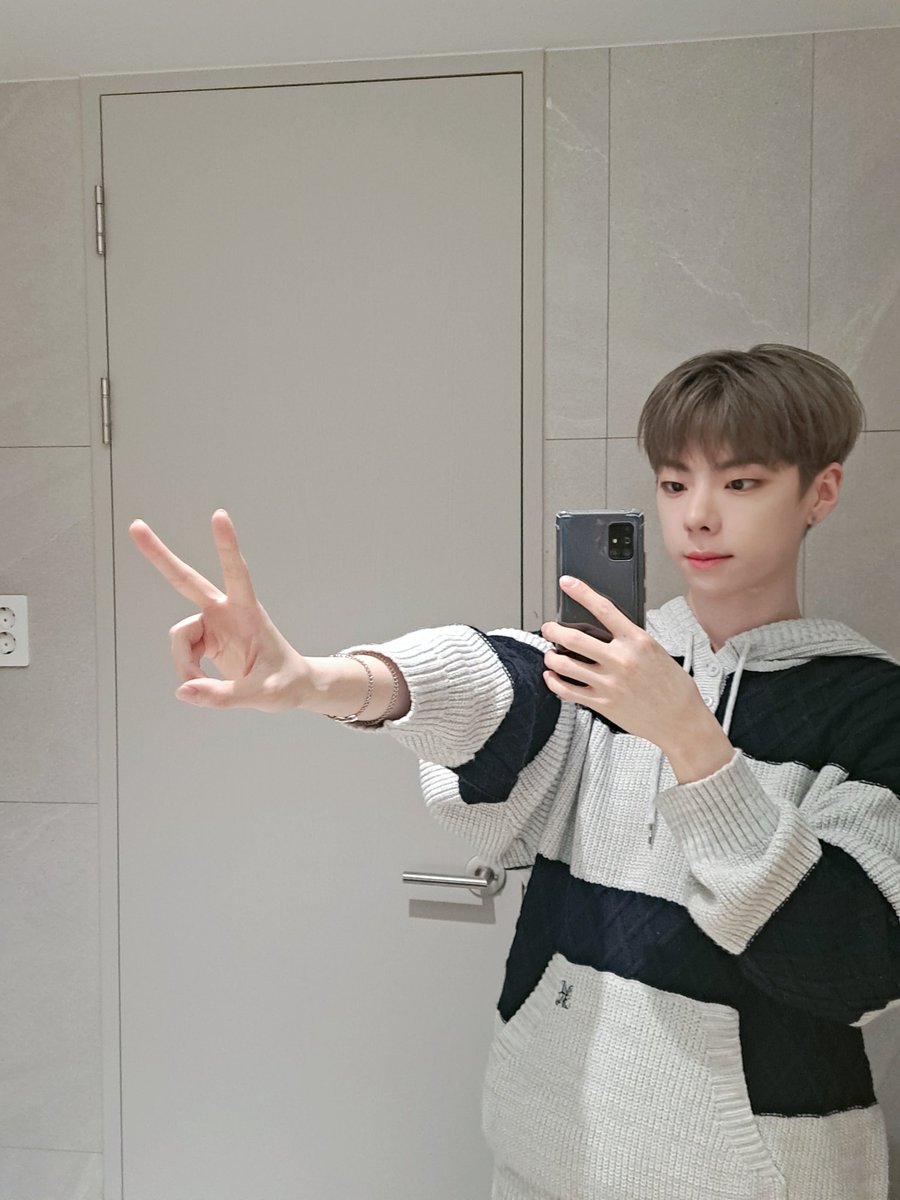 NINE_i_Firstone's tweet image. [#지호]

아이닌 오늘 하루도 잘 보내셨나요?!!!❤️

#NINEi #나인아이