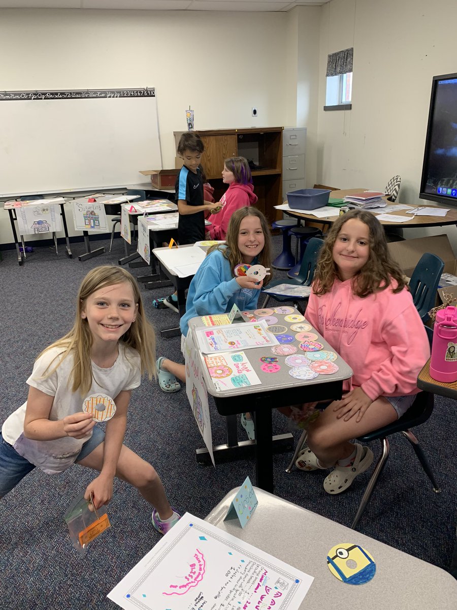 Donut Shops are OPEN for business in 4th at Eddins! <a href="/EddinsElem/">Eddins Elementary</a> <a href="/vcook4/">Vicky Cook</a> <a href="/PoppyStokes3/">Poppy Stokes</a>
