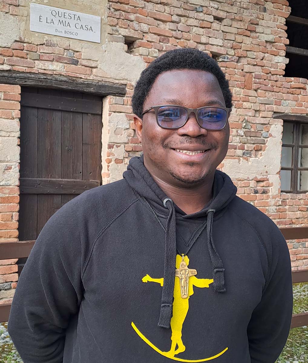 mgsle's tweet photo. RT RMG – I #missionari salesiani si raccontano: Joël Komlan Attisso, dal Togo alla Papua Nuova Guinea 

https://t.co/PwLukslyhT https://t.co/UgQY5Ft0tr