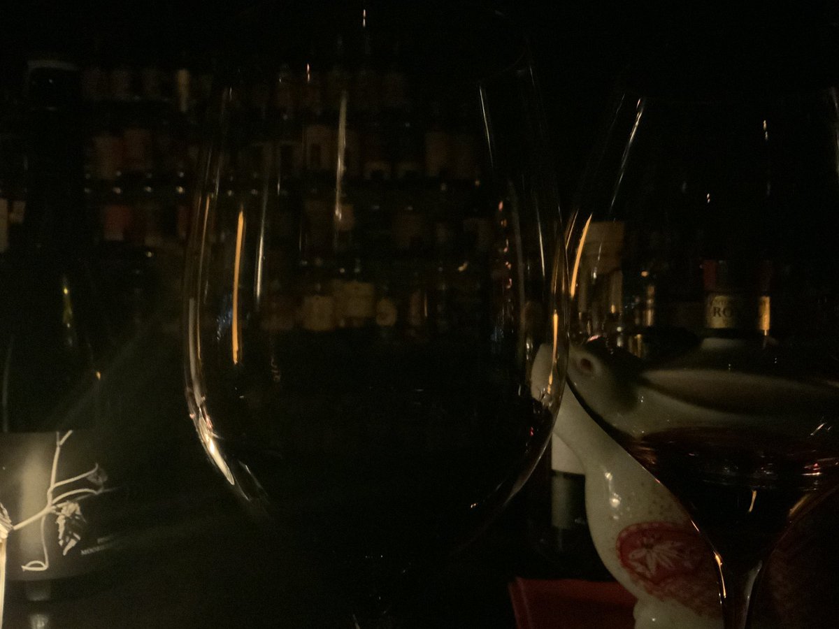 tailuplion's tweet photo. 一人で来ると泣きそうになるBarがある。久々に入れて嬉しい。座って飲んでるだけで癒される。 https://t.co/3QUQxbB5xX