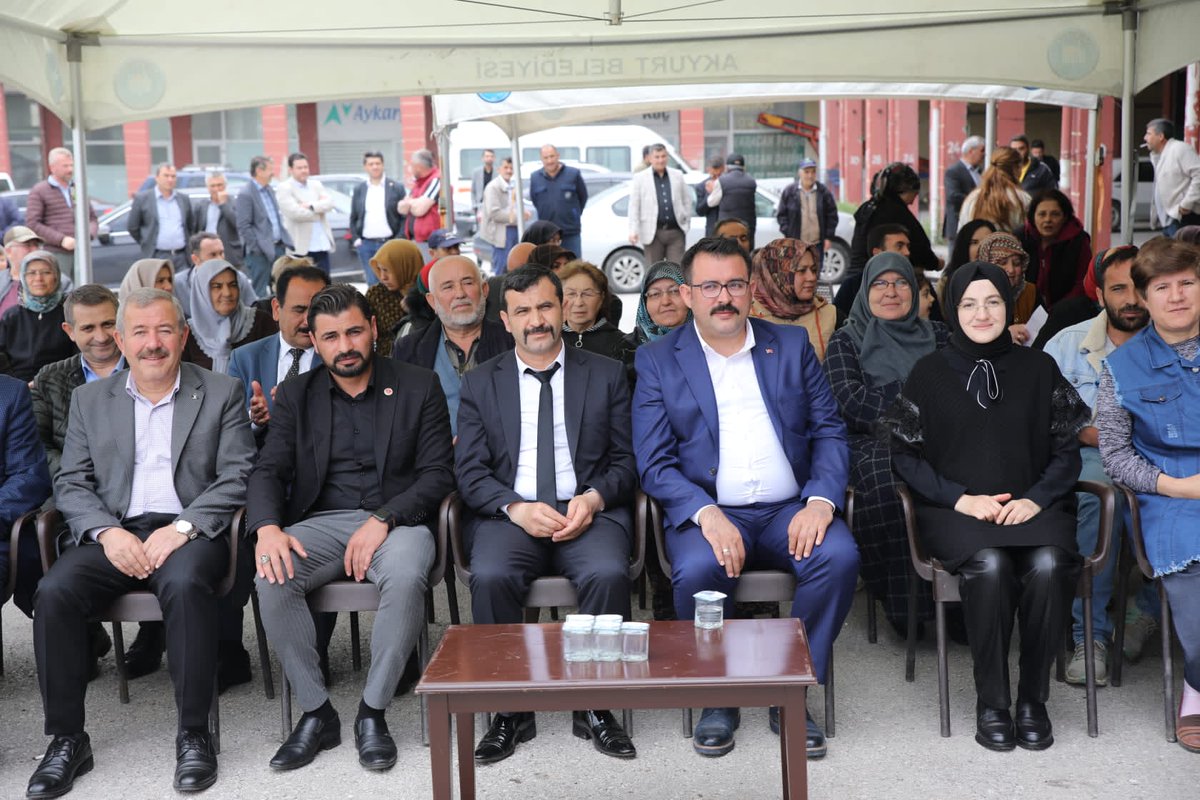 DrAbdulvahapshn's tweet photo. 📍Akyurt 

Çiftçimizin yanındayız... 

İlçe Başkanımız Sn Murat YILDIRIM ve Belediye Başkanımız Sn @ayikhilal ile vatandaşlarımıza sebze fidesi dağıtımı gerçekleştirdik. 

#Türkiyeyüzyılı
#Doğruadamlayoladevam https://t.co/IEQgeN6XTa