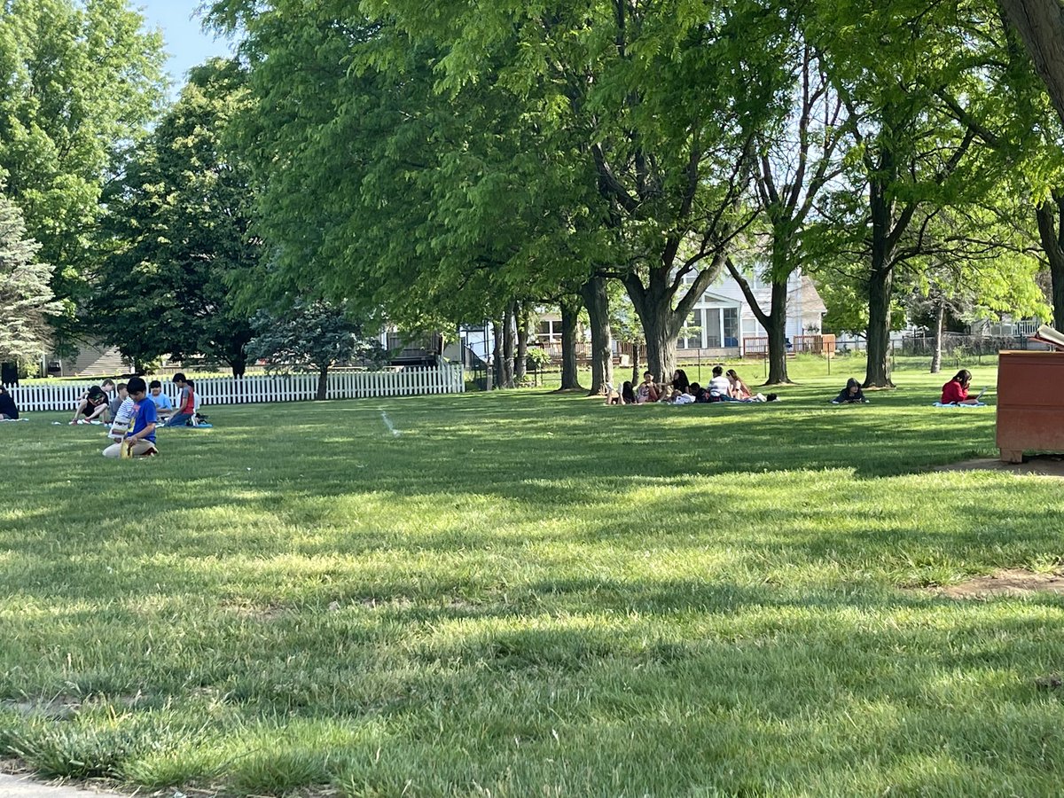 MrsBueningNBE's tweet photo. Ss enjoying this beautiful weather @NBEbulldogs for reading outside with our team @MCoxClass https://t.co/9ZSXKuVh0F