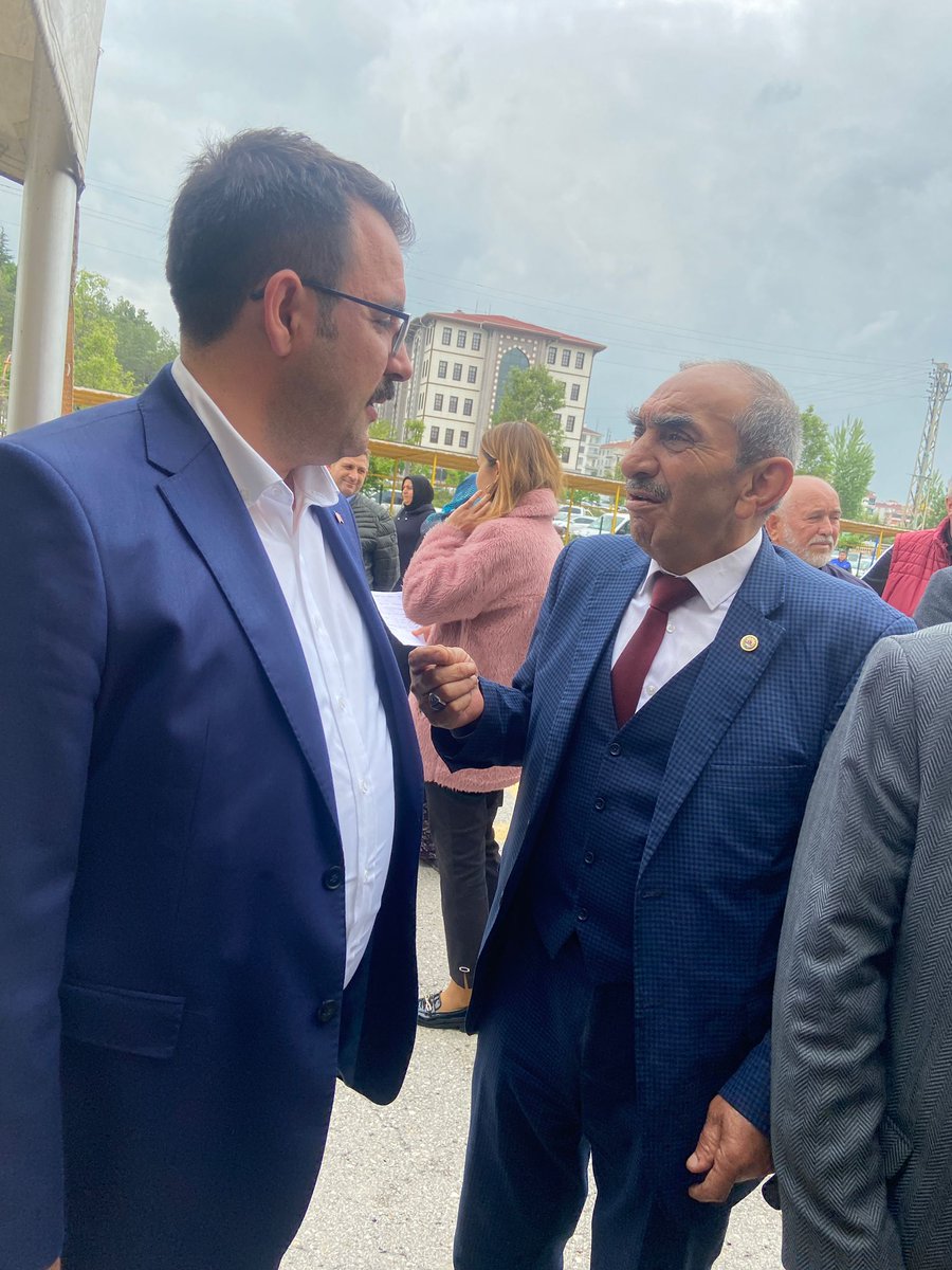 DrAbdulvahapshn's tweet photo. 📍Akyurt 

Çiftçimizin yanındayız... 

İlçe Başkanımız Sn Murat YILDIRIM ve Belediye Başkanımız Sn @ayikhilal ile vatandaşlarımıza sebze fidesi dağıtımı gerçekleştirdik. 

#Türkiyeyüzyılı
#Doğruadamlayoladevam https://t.co/IEQgeN6XTa