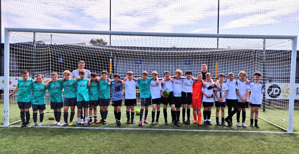 brandonsimps893's tweet photo. ⬛🟨⛱️⚽Day 2 North Wales Tour⛱️⚽🟨⬛

Great way to finish a good season with @taffsacademy U12s Day 1 finished with some pizzas on the beach.

Day 2 saw us take on @BalaTownAcademy which was competitive and played in good spirits by both sides 🤝thanks for the hospitality 🤝 https://t.co/tTCXiHSPCW