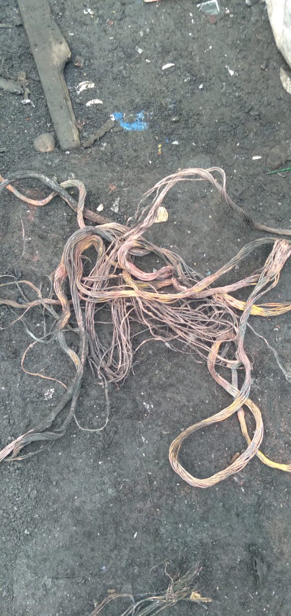 Joburg's Essentials Infrastructure Task Team doing a great job! Today, 1x suspect arrested for possession of copper cable and damage to infrastructure and suspects with copper cables arrested at Roodepoort scrapyard. #JoburgServices
