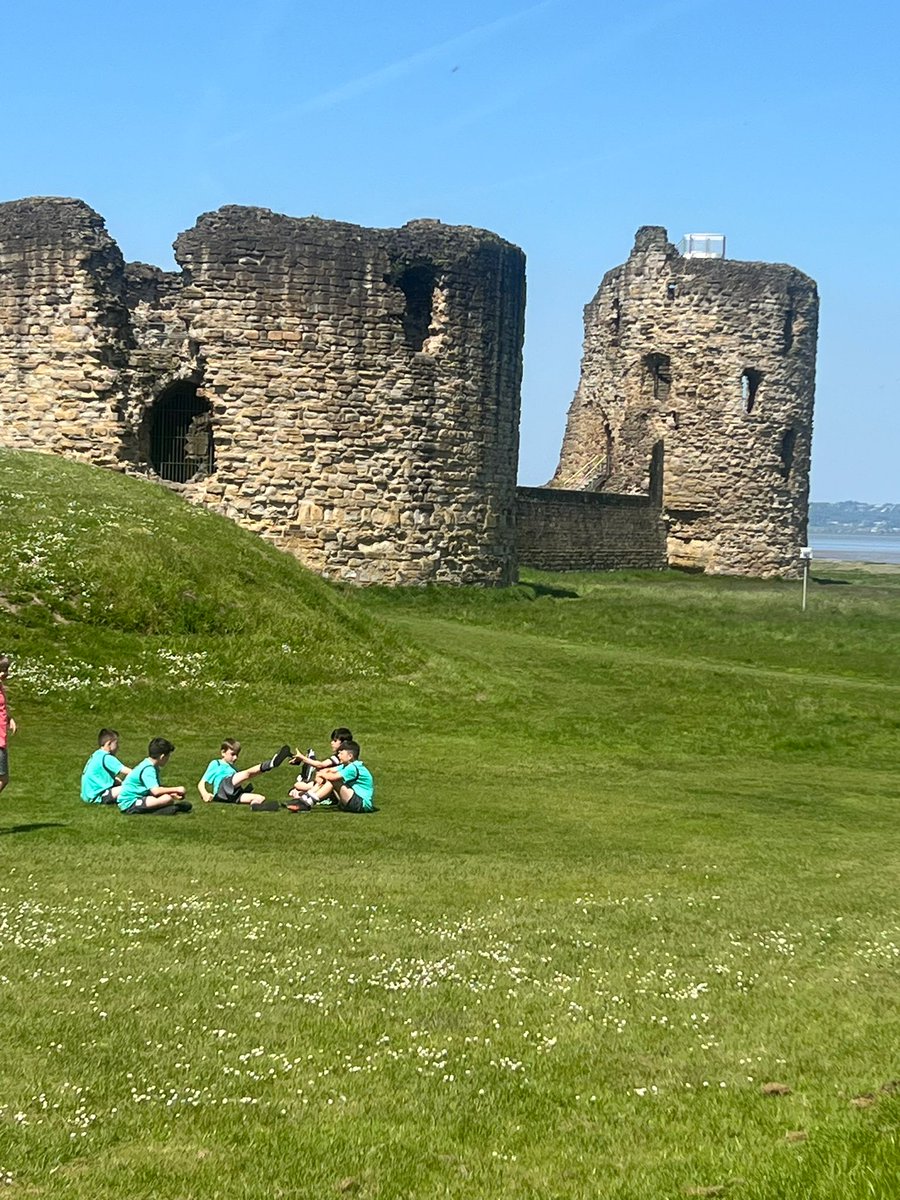 brandonsimps893's tweet photo. ⬛🟨⛱️⚽Day 2 North Wales Tour⛱️⚽🟨⬛

Great way to finish a good season with @taffsacademy U12s Day 1 finished with some pizzas on the beach.

Day 2 saw us take on @BalaTownAcademy which was competitive and played in good spirits by both sides 🤝thanks for the hospitality 🤝 https://t.co/tTCXiHSPCW