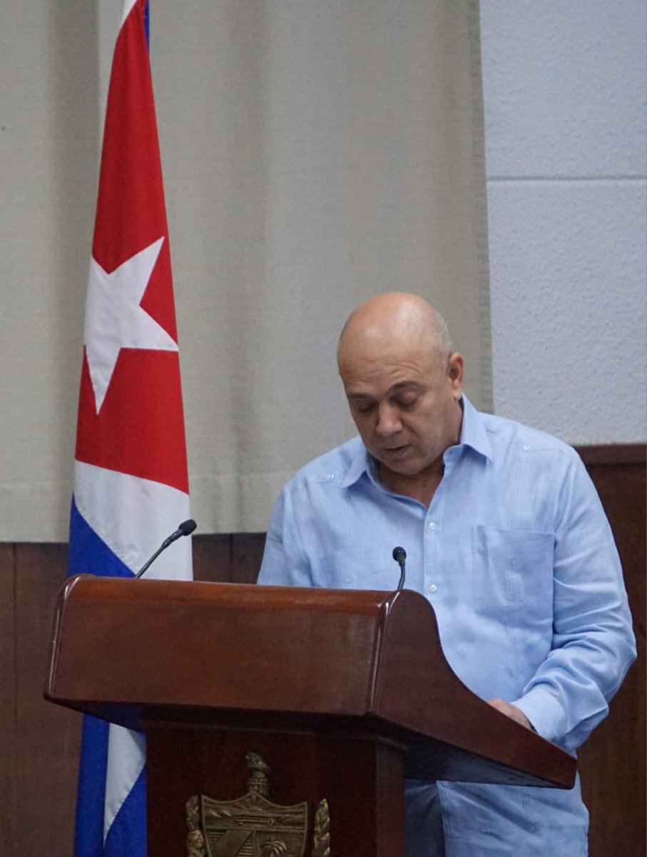 Al iniciar #VIPlenoCC, <a href="/DrRobertoMOjeda/">Dr. Roberto Morales Ojeda</a> recordó que hace apenas dos años, por estas fechas, un virus desconocido acechaba y fue entonces el Primer Secretario del CCPCC, <a href="/DiazCanelB/">Miguel Díaz-Canel Bermúdez</a>, quien convoco a los científicos cubanos a tener nuestras propias vacunas y ellos no fallaron #Cuba