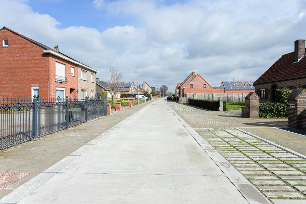 Het lokaal bestuur hecht veel belang aan de goede staat van de wegen. Heel wat projecten werden de voorbije maanden afgewerkt of naderen hun voltooiing. Andere werken schoten net uit de startblokken of staan de komende maanden op de planning. ow.ly/QqNq50OtYGS