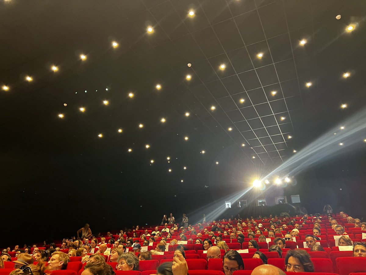 ADAMI - La force des artistes (@adami_artistes) on Twitter photo #cannes2023
La projection de la 29e édition des #talentsadami #cinema est lancée par Thierry Frémaux <a href="/boutleuxb/">Bruno Boutleux</a> Sam Karmann et <a href="/lascary_dacp/">Laurence Lascary</a> devant une salle bien pleine #cannes2023
La projection de la 29e édition des #talentsadami #cinema est lancée par Thierry Frémaux <a href="/boutleuxb/">Bruno Boutleux</a> Sam Karmann et <a href="/lascary_dacp/">Laurence Lascary</a> devant une salle bien pleine