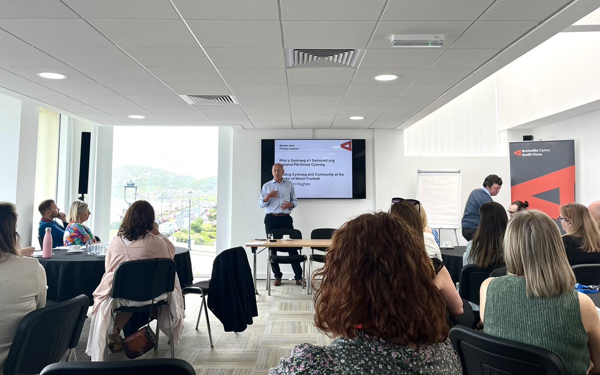 MaliLlyfni's tweet photo. Gwych oedd gweld nifer o sefydliadau  Cymru yng nghynhadledd @WalesAudit #ACymru yn Llandudno heddiw, a oedd  yn trafod sut mae cymuned yn cyfrannu at “Gymru â Diwylliant Bywiog lle mae’r Gymraeg yn Ffynnu”. Diolch hefyd i’r holl siaradwyr 🗣️🏴󠁧󠁢󠁷󠁬󠁳󠁿 https://t.co/5TxIrQKPqT
