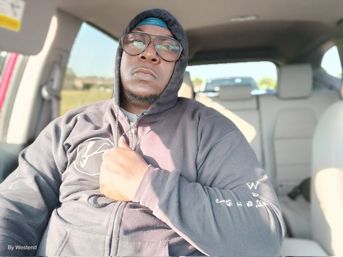 DarealWee's tweet photo. @BornMelanin 44 https://t.co/c5RI9pvAsh