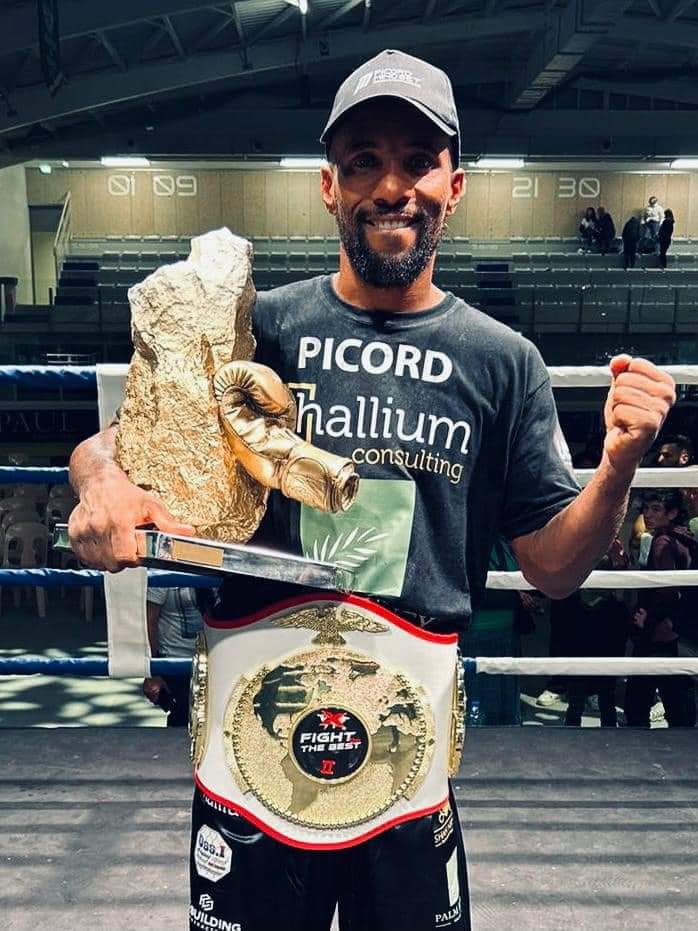 Prefet971's tweet photo. 🥇 👏🏾 #Félicitations à #LionelPicord. Le champion du monde guadeloupéen a remporté son 9ieme titre mondial de #FullContact.
📍En 2003 il remportait son 1er titre mondial, 20ans +tard il est l'un des seuls sportifs à avoir une carrière de haut niveau aussi longue !
#Woulo #Bravo https://t.co/3YdDaZpGQT