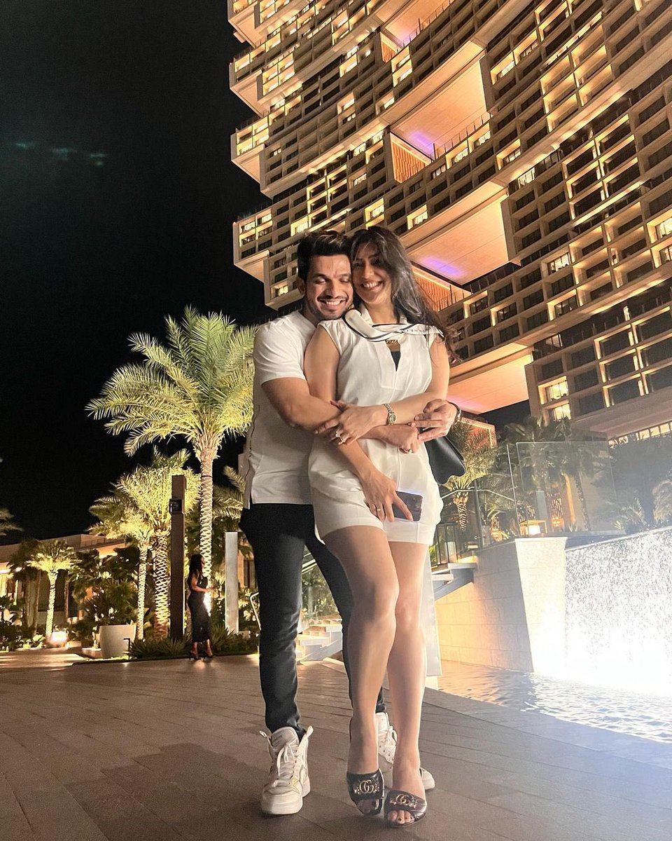 Himanshaswal's tweet photo. This is what a decade of being in love looks like ๐ They are couple goals ๐คฉ
@arjunbijlani @nehaswamibijlani
Source: @teamgolecha
#arjunbijlani #nehaswami #arjunneha #marriedlife #couplegoals https://t.co/ECwHHYAbWP