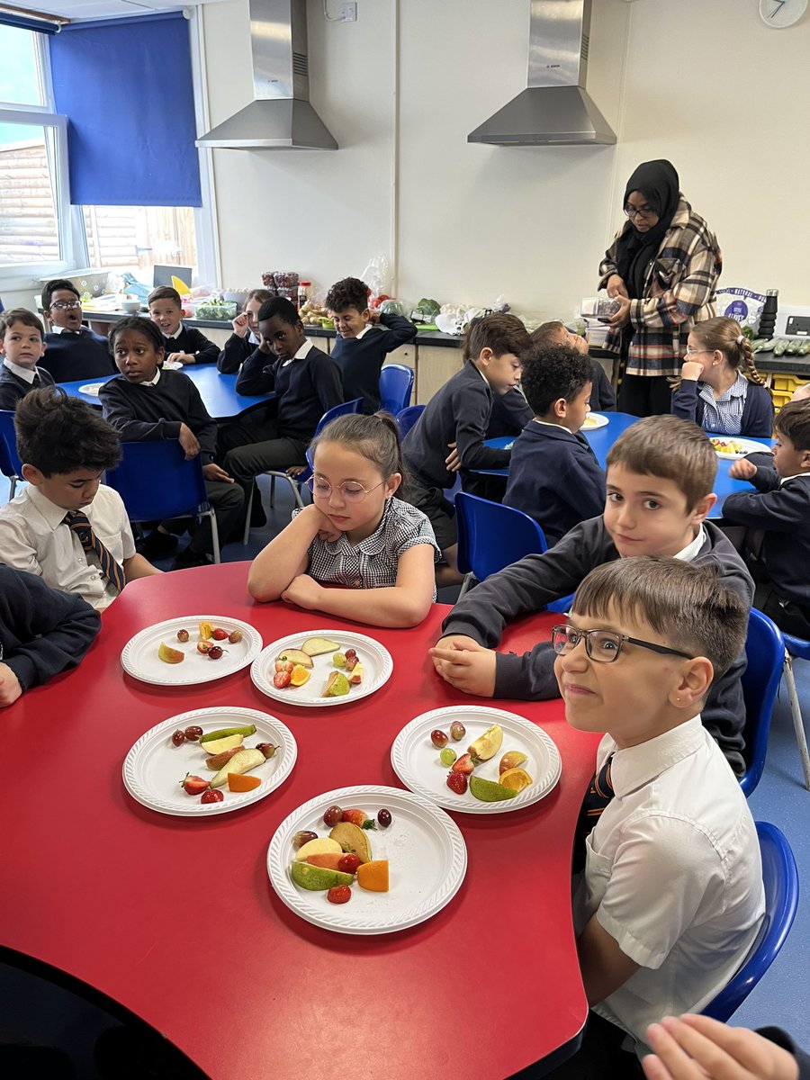 Y3SaintFrancis's tweet photo. We had an amazing time exploring new foods today using all of our senses! We were encouraged to feel, hear and smell the foods we were eating. Many of us tried different fruits for the very first time! @StClare_SAGA @StAnnesgaCPS https://t.co/Sq9us2sGN7