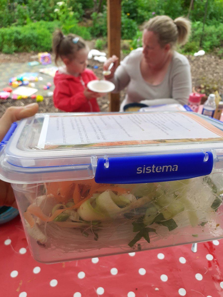Today at @PEEK_project_'s Little Explorers session we made noodle bowls packed with healthy veggies!

We also filled tubs to take home, creating homemade 'instant' noodles pots - a great quick n' easy packed lunch idea!

See my next post for the recipe...

🍜 🌿 🥕