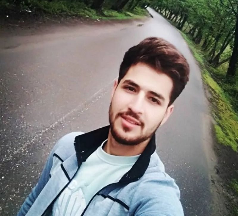 حکا قصاص #محمد_قبادلو  در دیوان عالی تائید شد.
ماشین کشتار جمهوری اسلامی دارن فرزندانمان را زیر میگیرد.
#مهسا_امینی
#IRGCterrorists