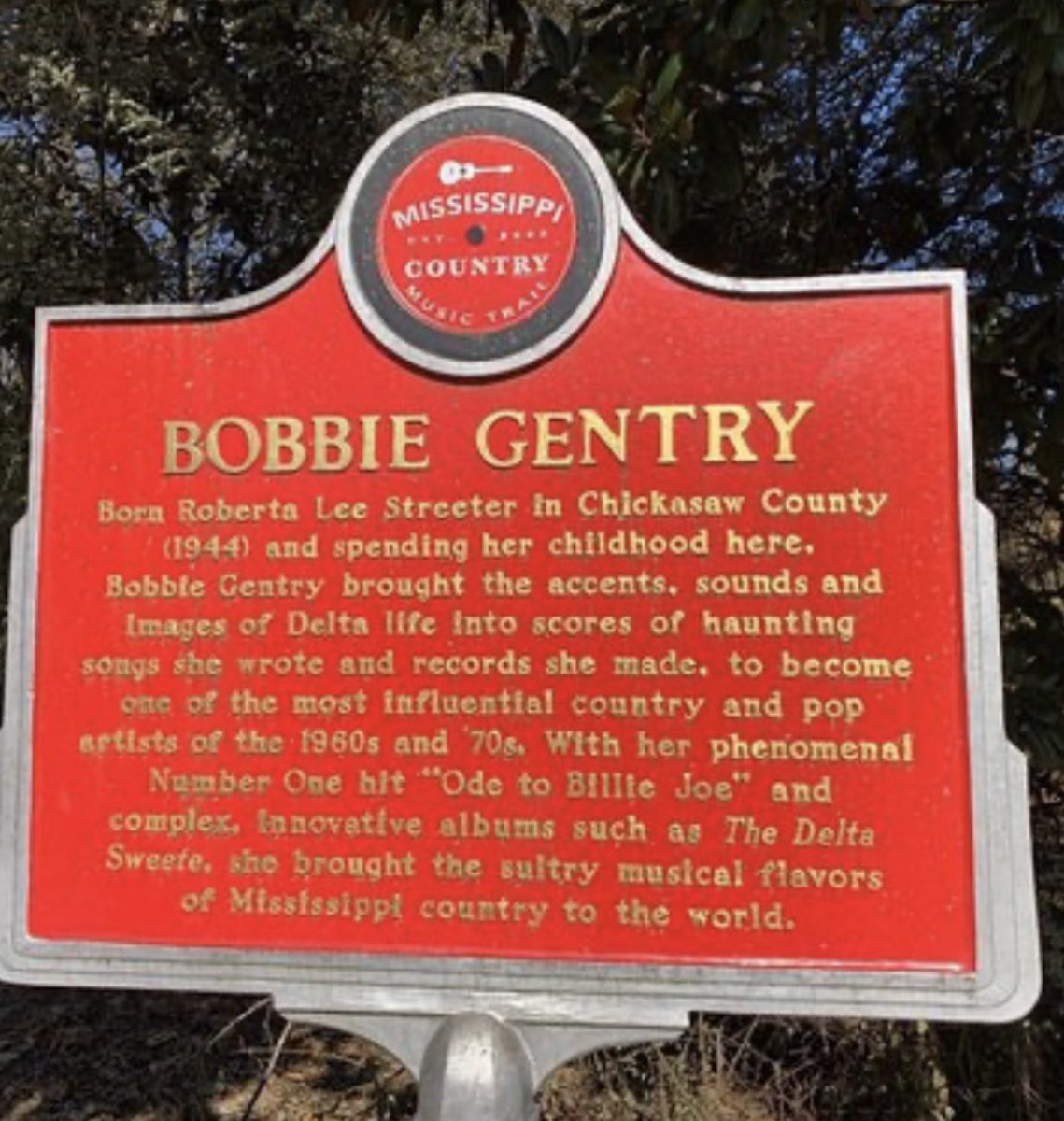 When u cross the Tallahatchie Bridge…  

It seems i am living in the realm of popular songs

‘It was the third of June, another sleepy dusty Delta day …

Today, BillyJoeMacAllister jumped off the Tallahatchie Bridge’

USbooktour
#TheWorldaFamilyHistoryofHumanity 
Nxt Dallas