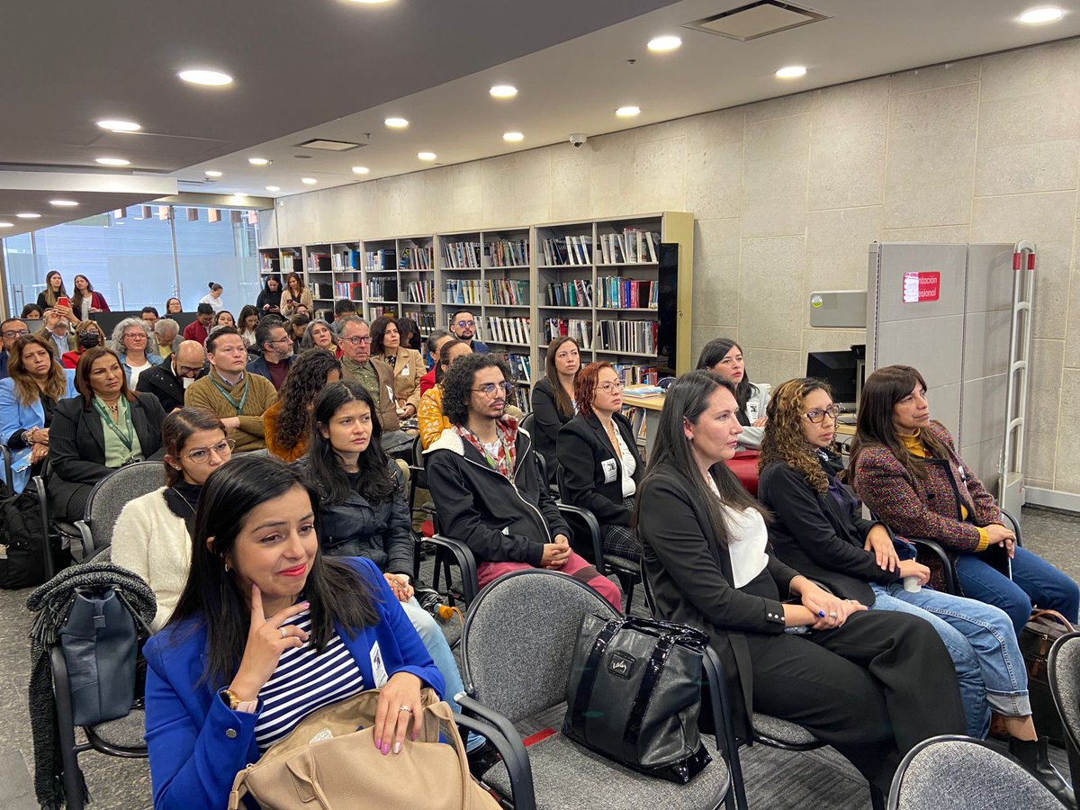 camaracomerbog's tweet photo. #Hoy | Estamos en la inauguración de la Biblioteca CCB en nuestra sede Chapinero. Los esperamos para que conozcan todas las herramientas que tenemos para los empresarios/as de Bogotá y la Región. #SoyEmpresario #SoyEmpresaria https://t.co/JE5BGGiiLi