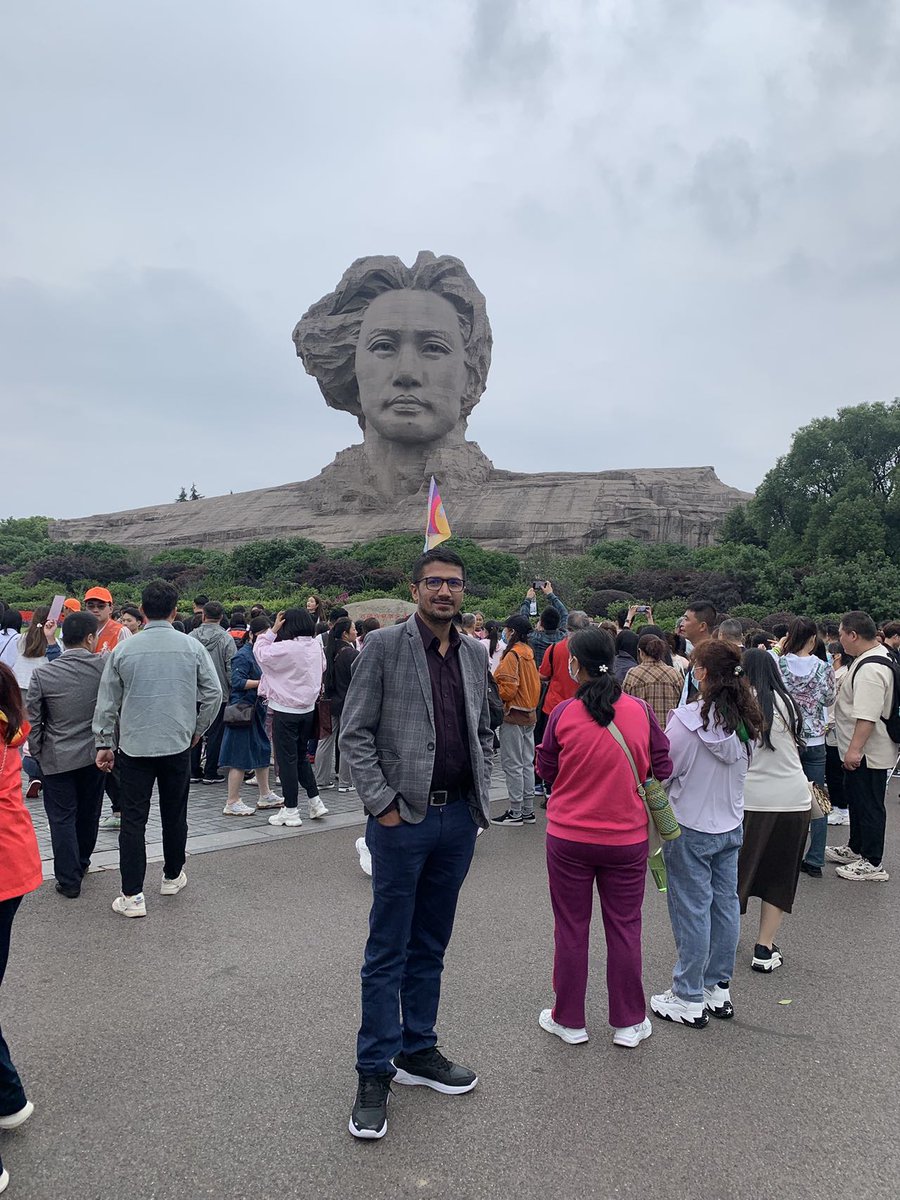 birat_anupam's tweet photo. नेपालको श्रीलंका टप्पु जस्तो नै छ हुनानको सुन्तले टापु। सन १९२५ मा माओले कविता लेखेकोले मात्रै होइन यसको सुन्दरताले यो भव्य छ। सुन्तले टापुको पर्यटकिय मौलिकिकरण र मौद्रिकिकरणमा कुनै कसर बाकी देखिएन। हाम्रो श्रीलंका टप्पु नि नेपाली मौलिकताको यस्तै गर्न सकिन्छ ।
#OrangeIsle #चीन https://t.co/IXYuo0sdLA