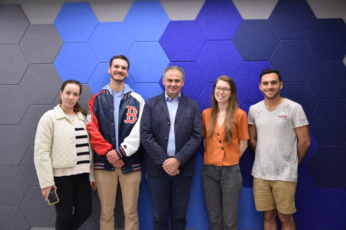 udepalermo's tweet photo. ¡Bienvenidos! ⚖🌎 En el marco del #LinkageProgram de @YalelawSchool y @UPderecho recibimos a alumnos de #Derecho de @Yale, acompañados por @rpsaba, Director del Centro de Estudios de Posgrado y de la Maestría en #DerechoUP y @LoreCvitanich, Secretaria Académica de @UPderecho. https://t.co/twc5ZNDIT3