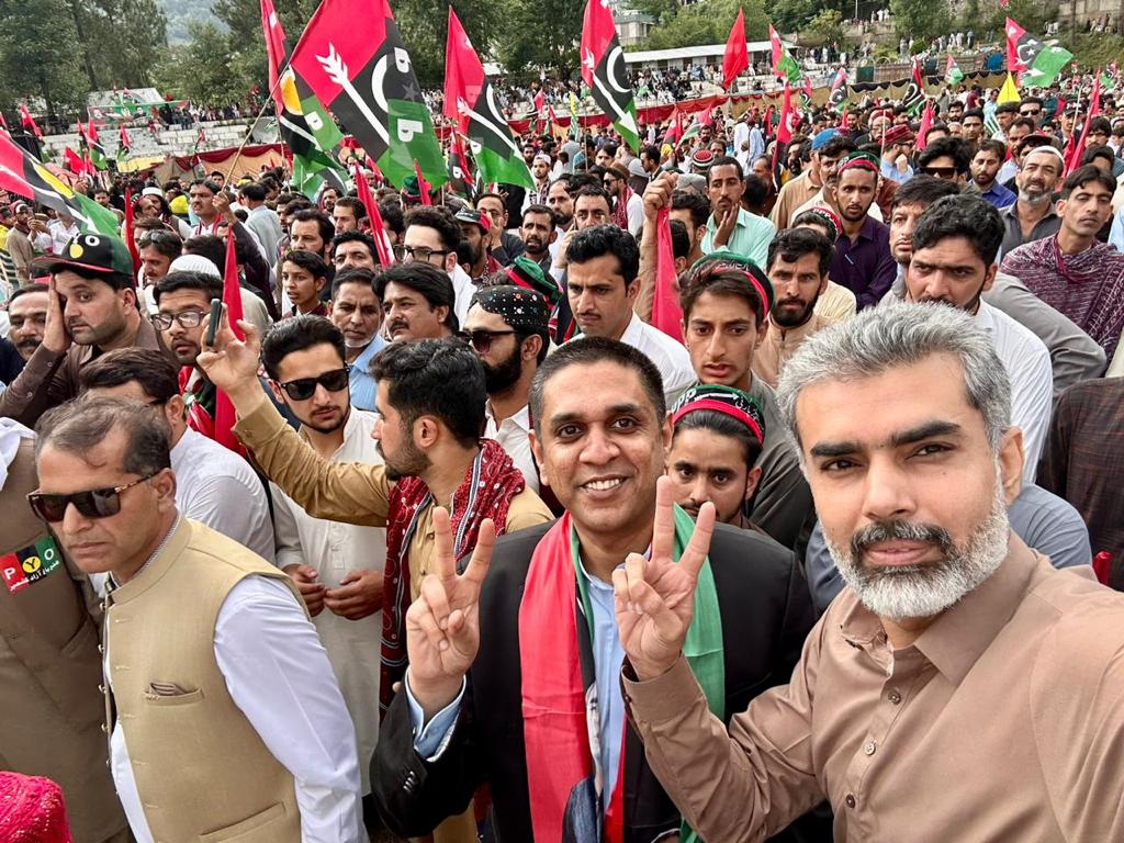 BRArsalanSheikh's tweet photo. Jahaan Kashmeerion ka Paseena giray ga !! wahaan humara khoon giray ga !! @ Shaeed Mauhtarma Benazrir Bhutto @BBhuttoZardari @MediaCellPPP #BilawalBhuttoZardari 
#NoToG20inKashmir #BBZinAJK https://t.co/Vs584Dr8lw