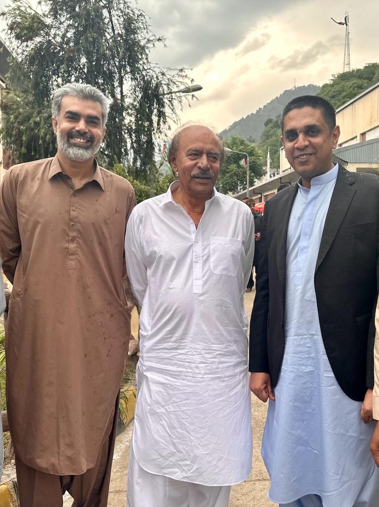 BRArsalanSheikh's tweet photo. Jahaan Kashmeerion ka Paseena giray ga !! wahaan humara khoon giray ga !! @ Shaeed Mauhtarma Benazrir Bhutto @BBhuttoZardari @MediaCellPPP #BilawalBhuttoZardari 
#NoToG20inKashmir #BBZinAJK https://t.co/Vs584Dr8lw