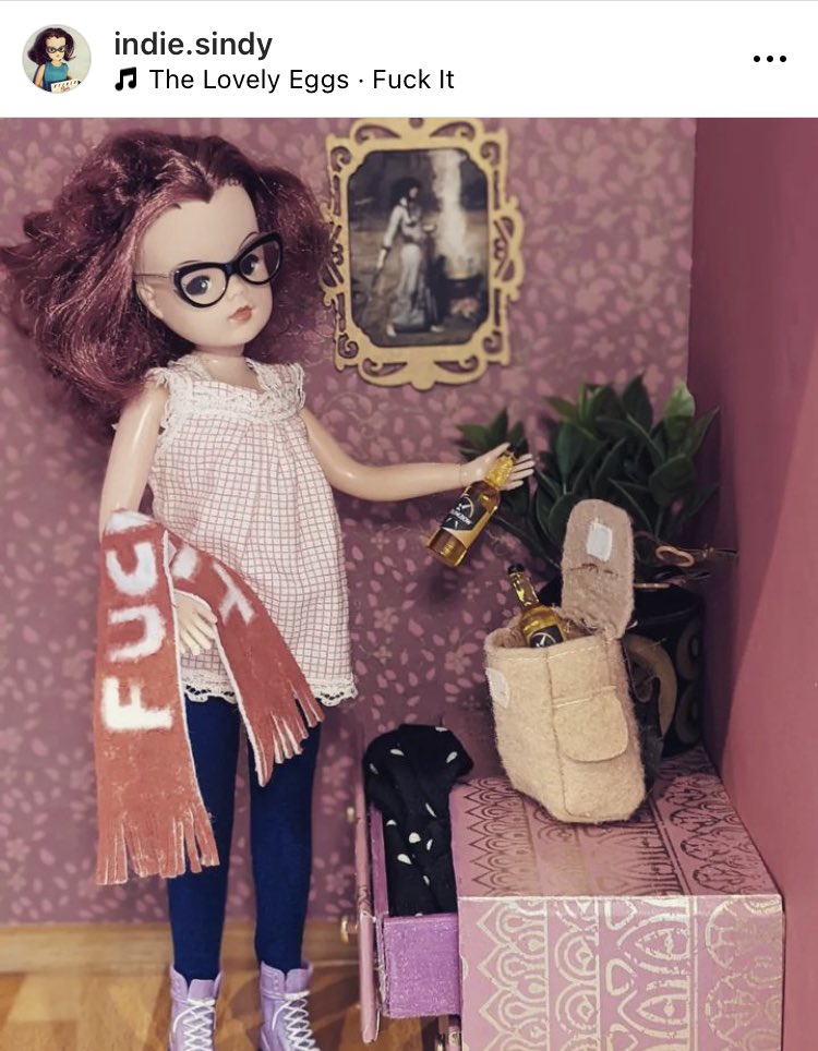 TheLovelyEggs's tweet photo. As IF someone made a Fuck It scarf for Sindy! 😍 Look at her cramming the Strongbow in her bag for @beardedtheory 😂 This is brilliant.  Thanks to Indie Sindy on Insta for sharing. How many other lasses will be doing the same this weekend? https://t.co/FnBD1cEPOM