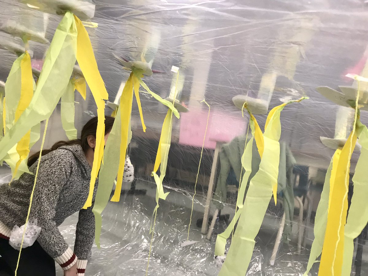 <a href="/ssrsbwnes/">ssrsbwnes</a> West Northfield Elementary @SSRCE_NS with Ms McConnells class.  A pre writing activity as they immerse themselves in the underwater life of frogs!  #creativity #prewriting activity.  Kids love it!  PS there is an entrance/exit! #SafetyFirst