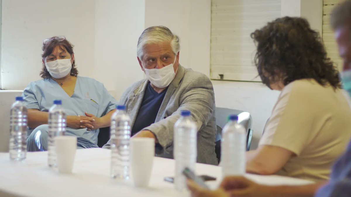 FS_AUDIOVISUAL's tweet photo. Carla Vizzotti, Ministra de Salud de la Nación, en reunión con el equipo directivo del Hospital Hiemi Don V. Tetamanti y en presencia de Analía Rearte, Directora Nacional de Epidemiología, año 2021.

#ministradesalud #carlavizzotti #reunión #equipodirectivo https://t.co/CG8EKExGHr
