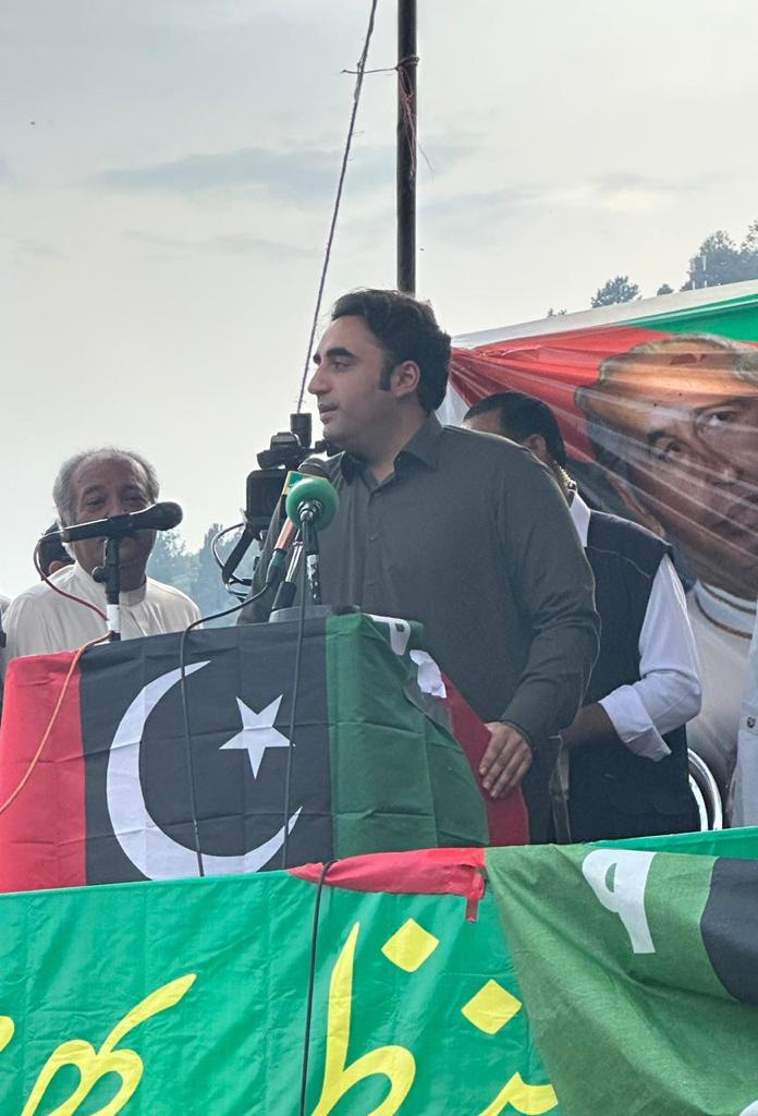 BRArsalanSheikh's tweet photo. Jahaan Kashmeerion ka Paseena giray ga !! wahaan humara khoon giray ga !! @ Shaeed Mauhtarma Benazrir Bhutto @BBhuttoZardari @MediaCellPPP #BilawalBhuttoZardari 
#NoToG20inKashmir #BBZinAJK https://t.co/Vs584Dr8lw