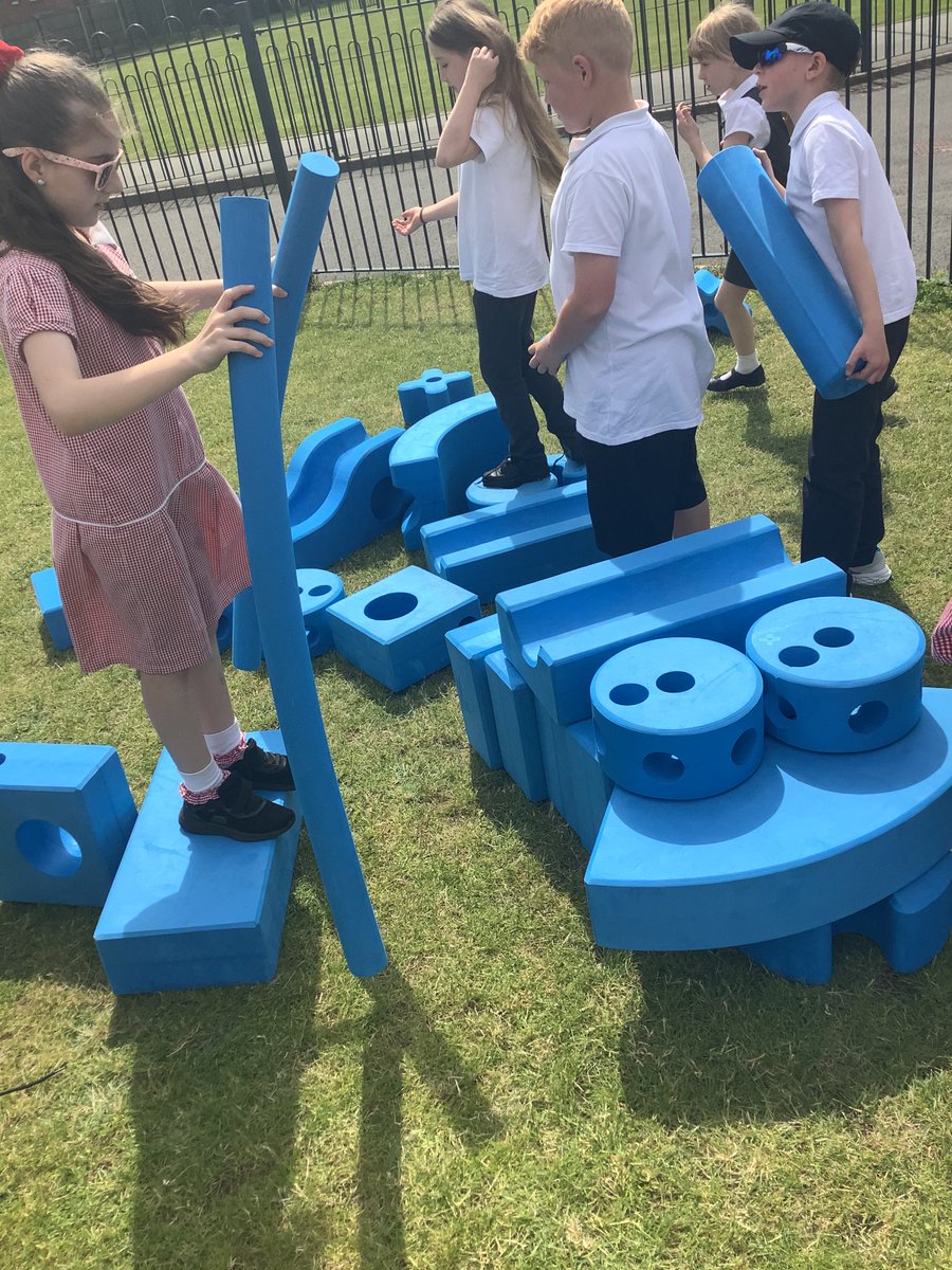 westheathprim's tweet photo. #WHPSClass10 created a 'Colossal Squid' and a 'Lions Mane Jellyfish' using the blue blocks this afternoon to support their understanding of their Guided Reading text 'Sea Monsters'! Can you spot which is which?
#WHPSGuidedReading #WHPSValues https://t.co/A3AUyBNKBs