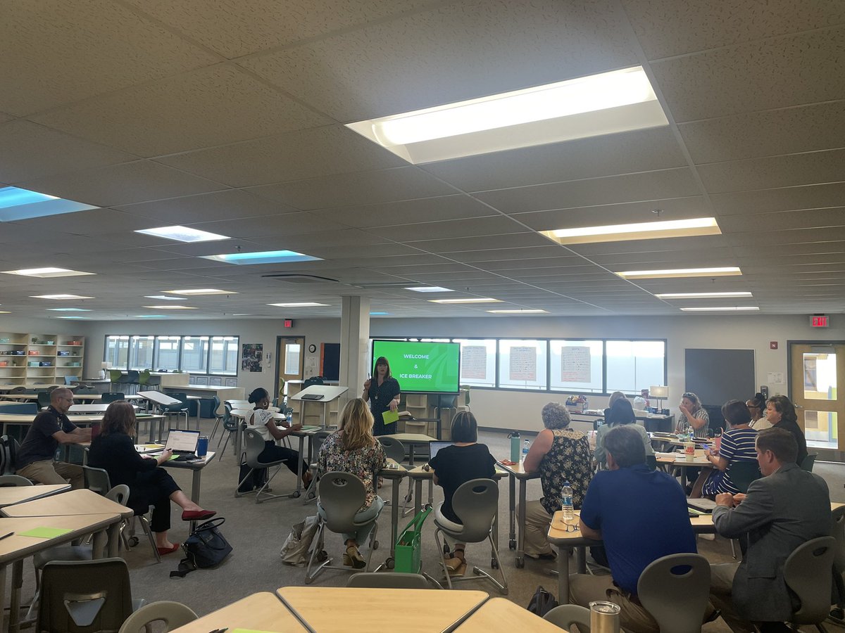 LSlaughter225's tweet image. Kicking off meeting 2 of the @FCPSKY Launch local district team this morning. Proud of their eagerness to dig deeply into the #LaunchPathways work!  @CPENews @KY_CTE @CTEWorks @edstrategygroup @ExcelinEd @jfftweets @NewAmericaEd