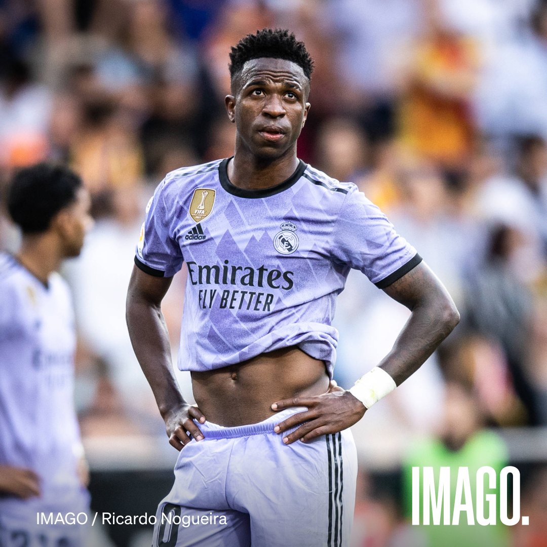 During last week's Real Madrid–Valencia match, when Vinicius Jr. was the target of racist chants from the fans, racism once again threw a shadow over the sporting world.
On his social media accounts, he revealed the constant abuse he received during away trips of his team in