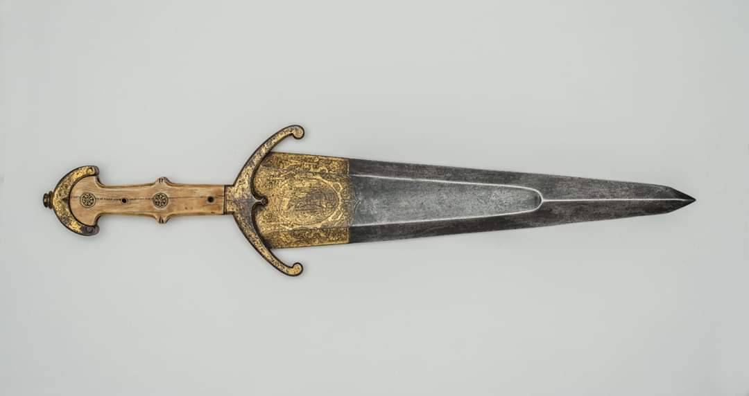 A beautiful #Cinquedea,

OaL: 17 in/43.2 cm
Blade Length: 11.4 in/29.2 cm
Width: 2.5 in/6.4 cm

#Italy, ca. 1510-1520, housed at the @state_hermitage 

#weapons #dagger #renaissance #hermitagemuseum #art #history