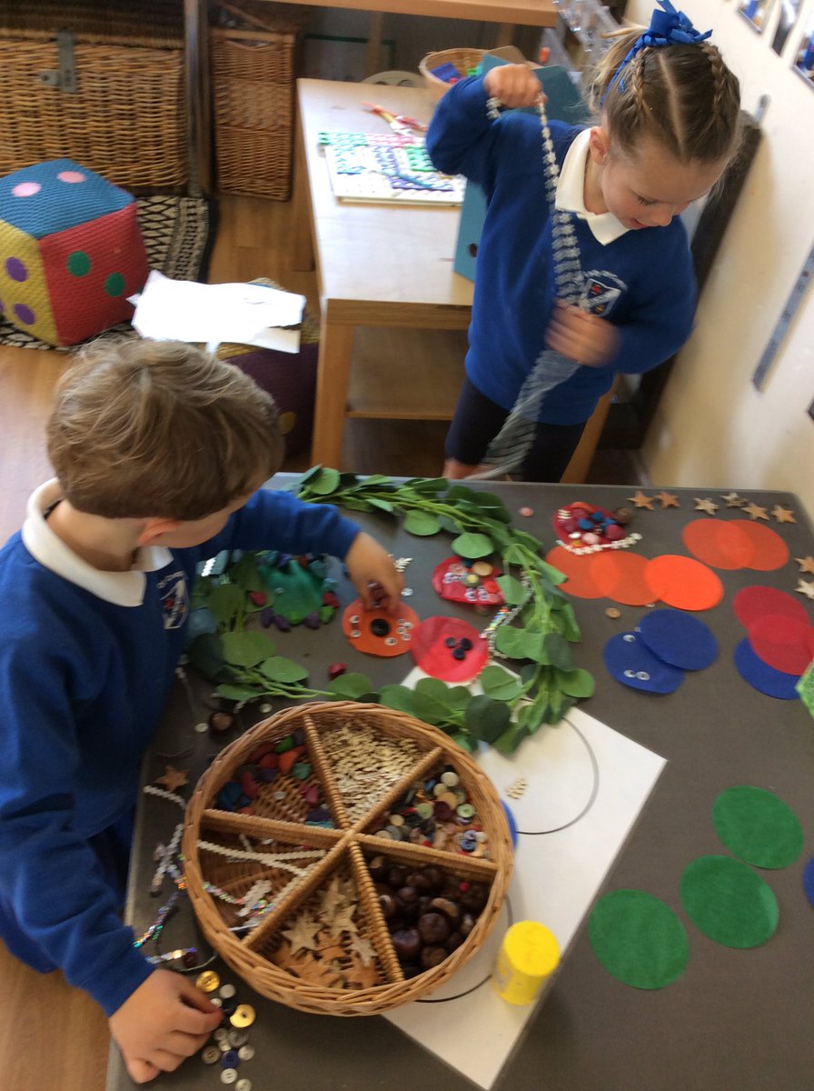 MainwaringOLOC's tweet photo. After reading ‘The girl who loves bugs’ Nursery were inspired to make their own bug creations! 🐞 🕷 🐛 https://t.co/31WswajINf
