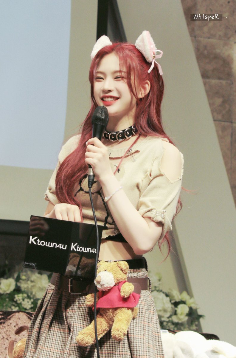 Wh1speR0123's tweet photo. 20230305

채오리랑 고양이 😽😽😽

#스테이씨  #STAYC  #ISA #아이사 https://t.co/3WvKsKZmiC
